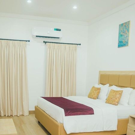 Quest Boutique Hotel Gwarinpa エクステリア 写真