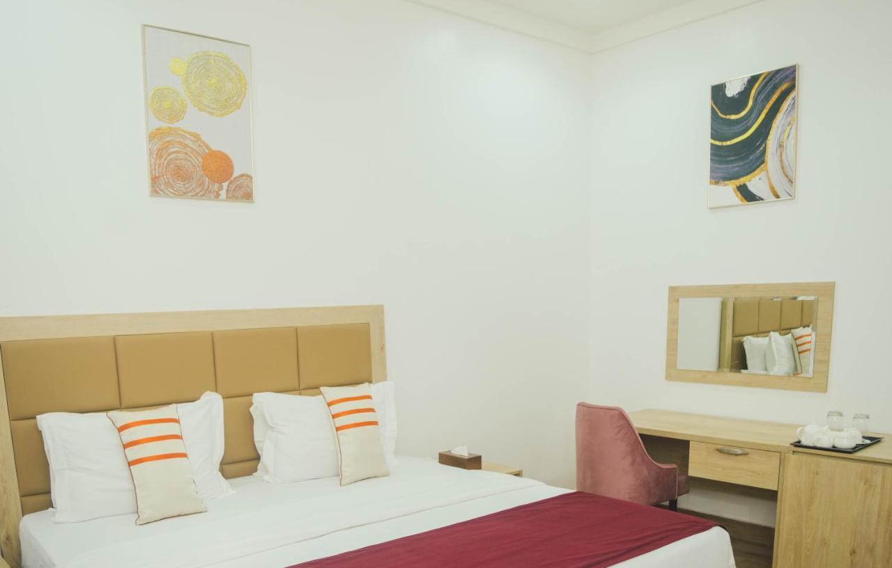 Quest Boutique Hotel Gwarinpa エクステリア 写真