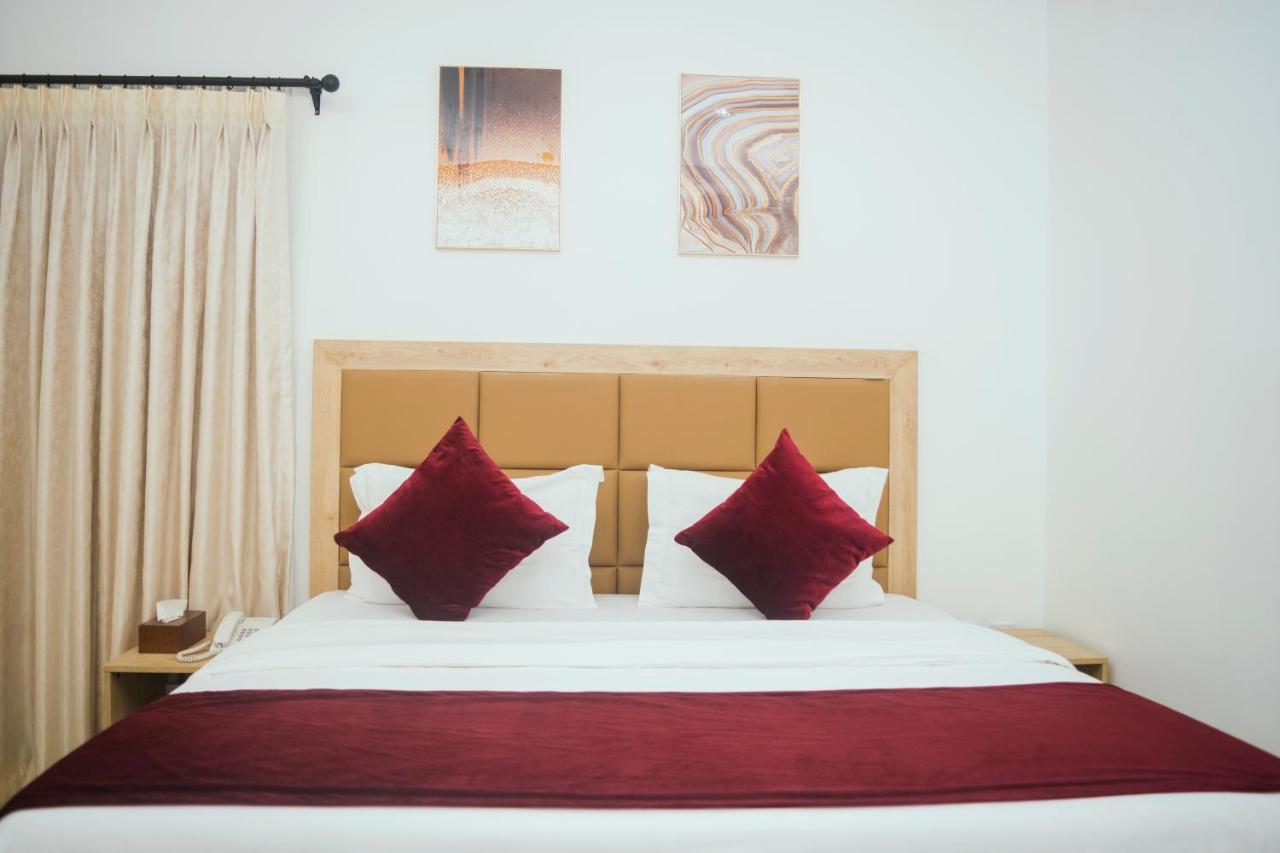 Quest Boutique Hotel Gwarinpa エクステリア 写真