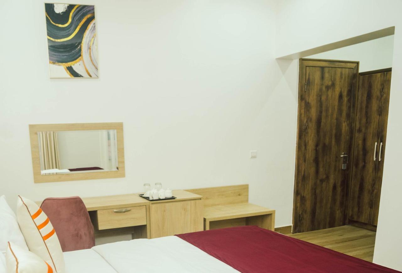 Quest Boutique Hotel Gwarinpa エクステリア 写真