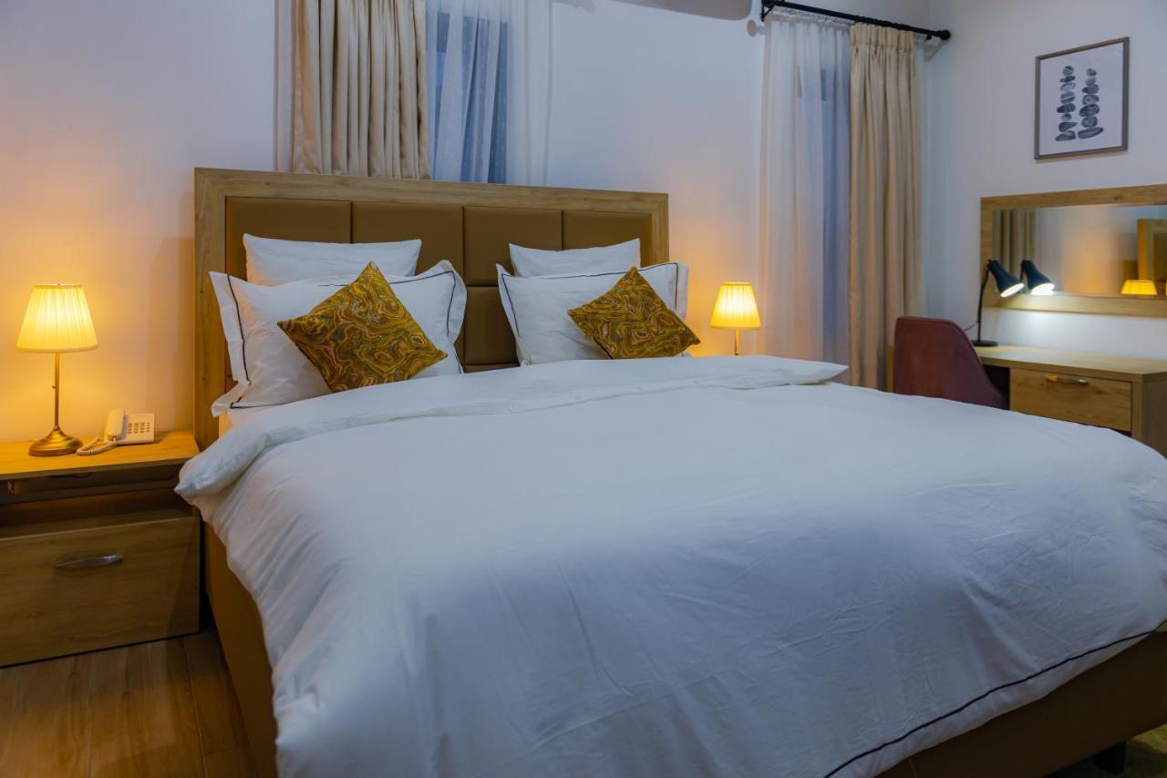 Quest Boutique Hotel Gwarinpa エクステリア 写真