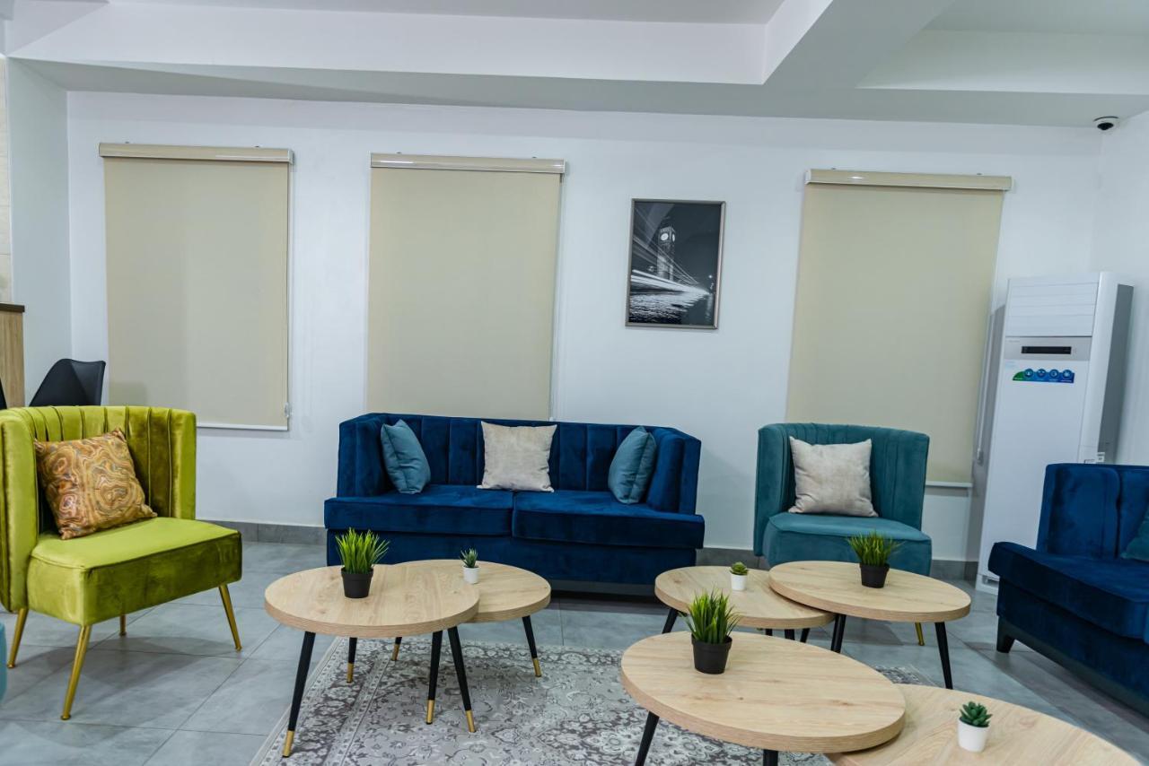 Quest Boutique Hotel Gwarinpa エクステリア 写真