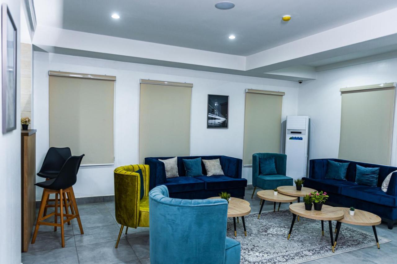Quest Boutique Hotel Gwarinpa エクステリア 写真