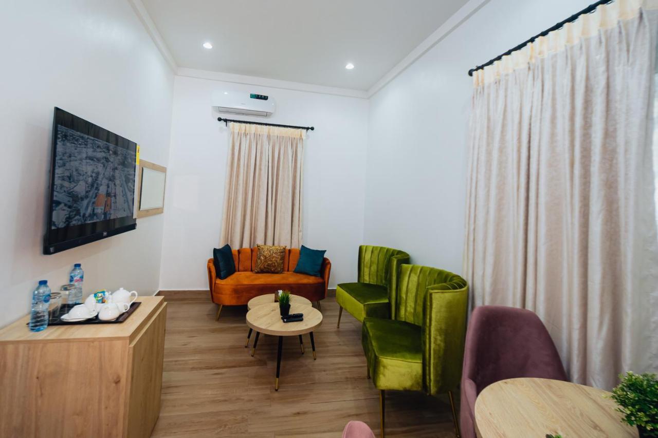 Quest Boutique Hotel Gwarinpa エクステリア 写真