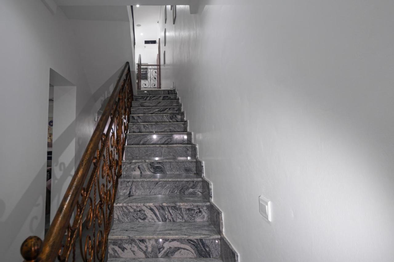 Quest Boutique Hotel Gwarinpa エクステリア 写真