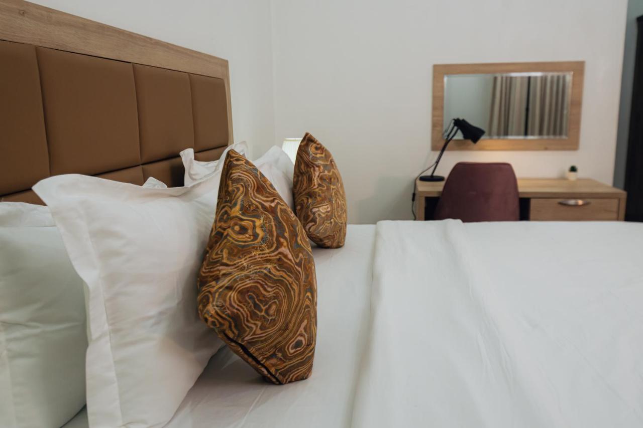 Quest Boutique Hotel Gwarinpa エクステリア 写真