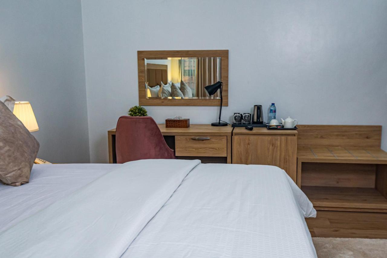 Quest Boutique Hotel Gwarinpa エクステリア 写真