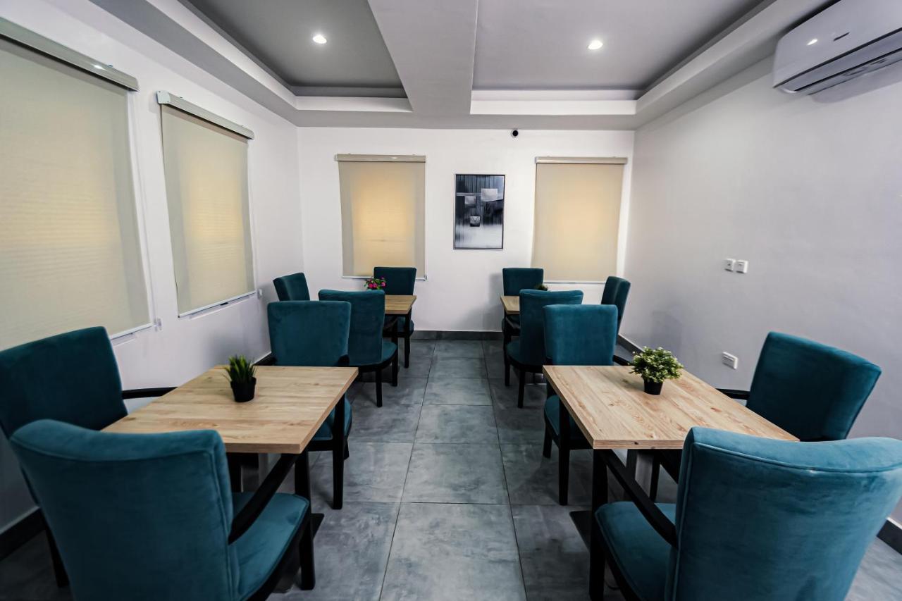 Quest Boutique Hotel Gwarinpa エクステリア 写真