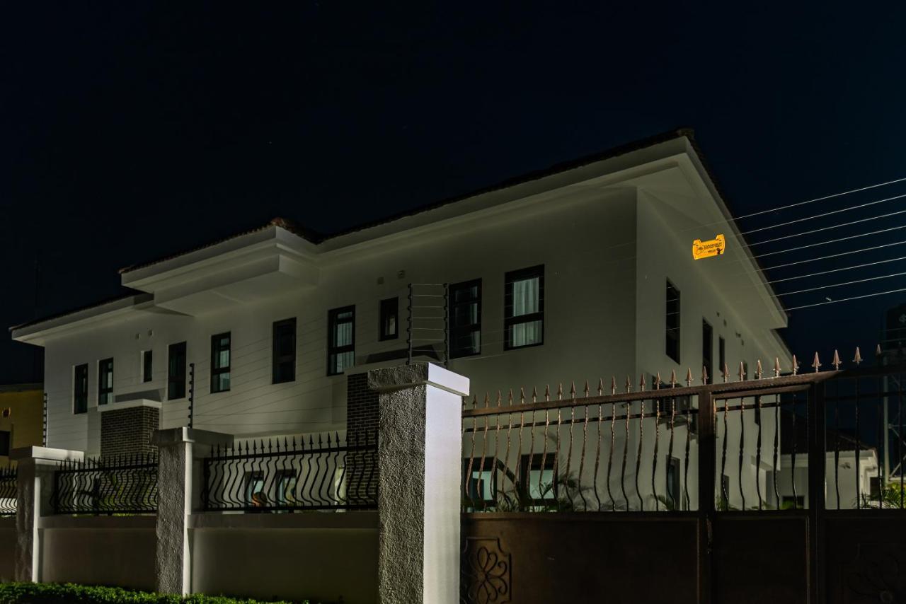 Quest Boutique Hotel Gwarinpa エクステリア 写真