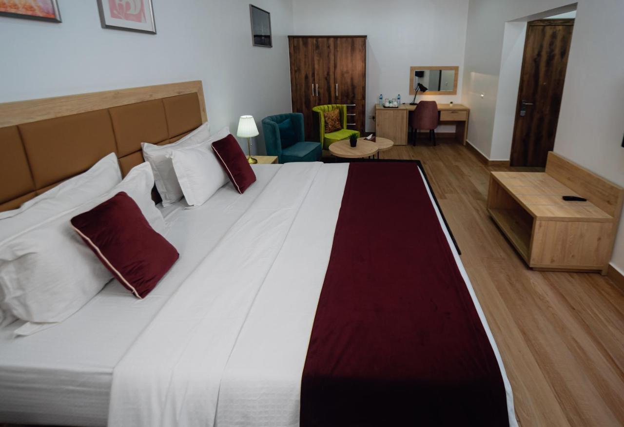 Quest Boutique Hotel Gwarinpa エクステリア 写真