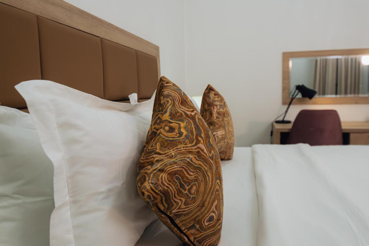 Quest Boutique Hotel Gwarinpa エクステリア 写真